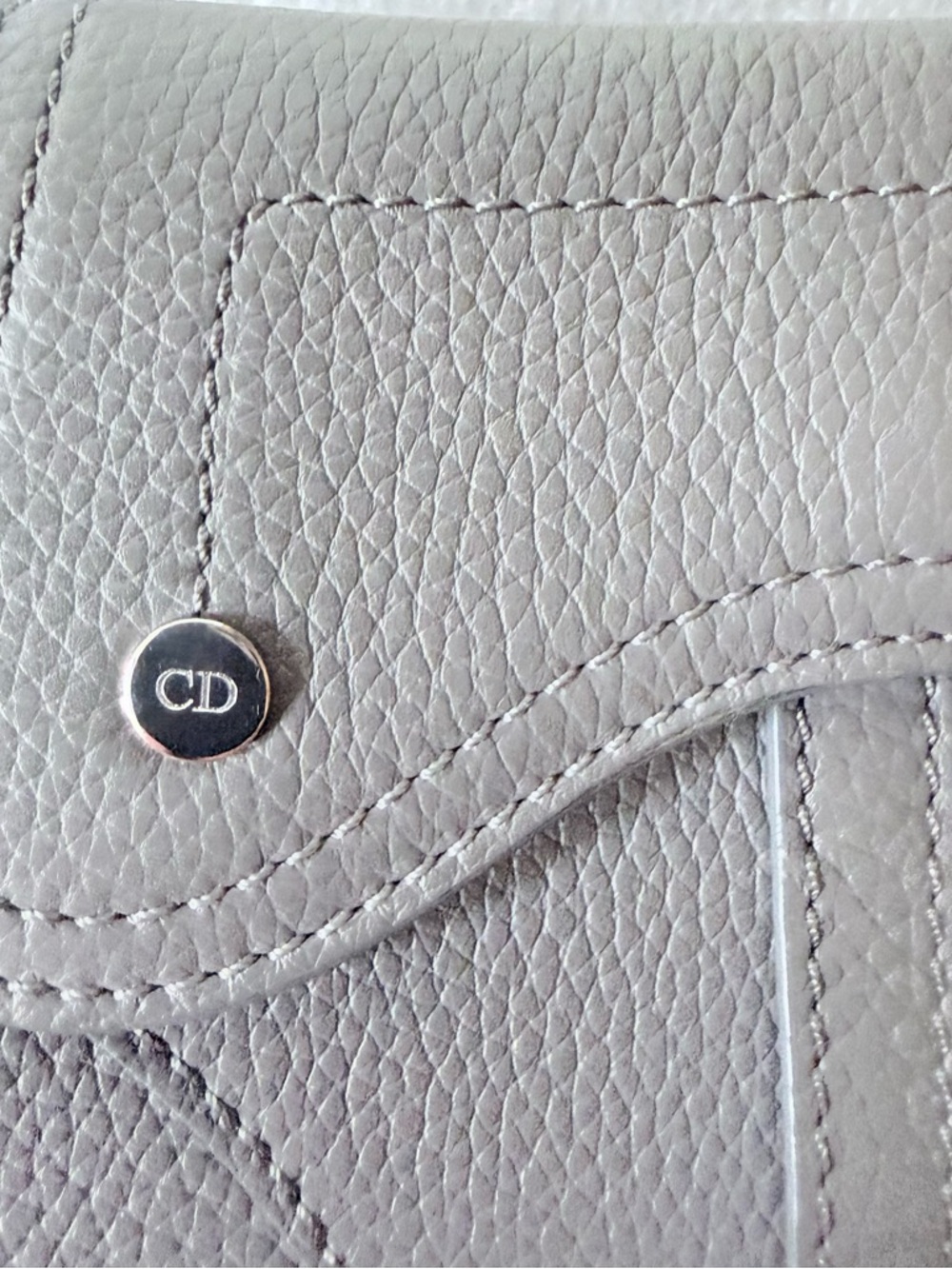 Christian Dior Saddle Key Ring Coin Pouch in grained calfskin leather. - Picture 2 of 10